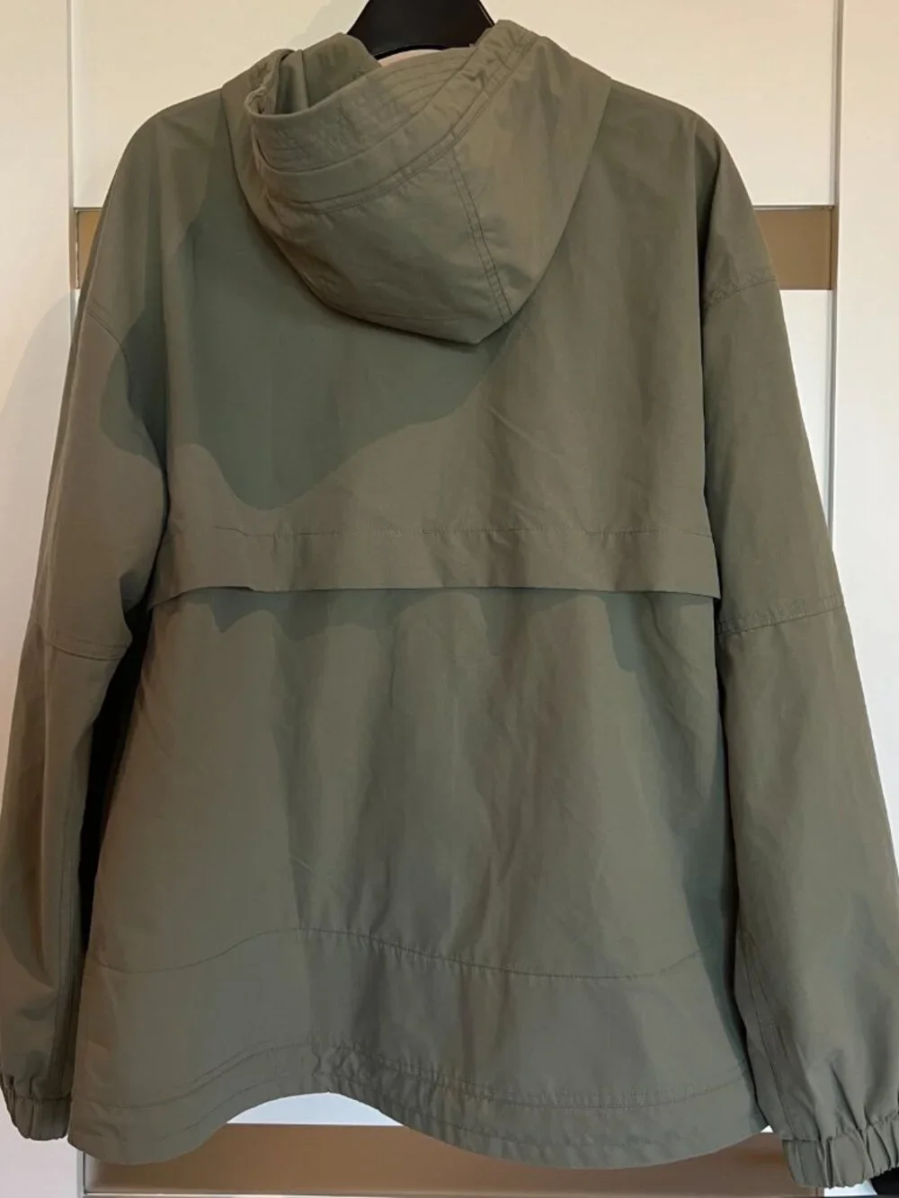 Vuori Elijo Rain Jacket Women's Rain Jacket Laurel or Pistachio Green Small - Picture 4 of 11